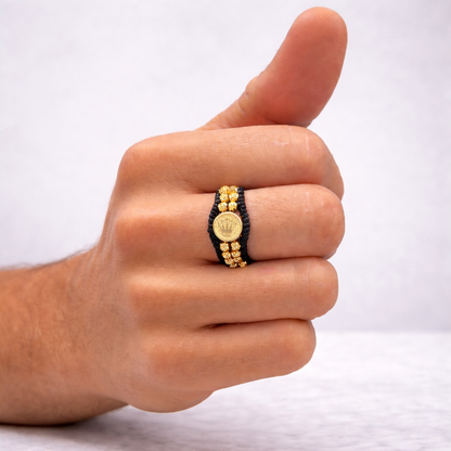 Anillo macramé negro y dorado con balines de 3m